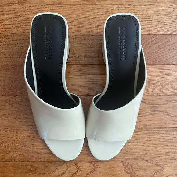 NWT NIB Mercedes Castillo 7/37 Soft Patent Mule Heel in ‘Rice’ MC-KURI-MD - Picture 3 of 6